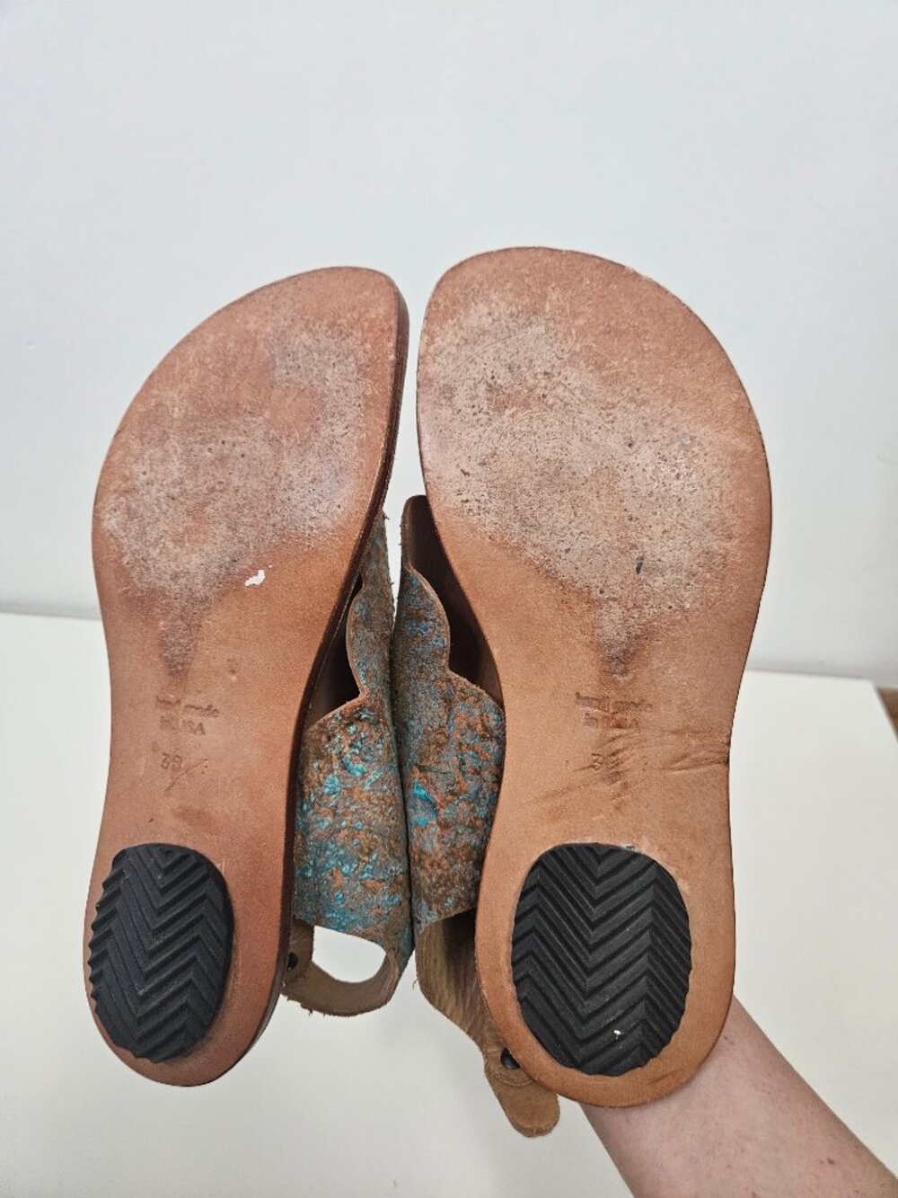CYDWOQ Sandals Sz 38 Artsy Turquoise Brown Textured Leather Thong Scalloped Edge - Picture 6 of 8